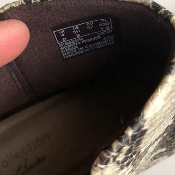 Clarks Women's Linvale Sea Ankle Booties Taupe Snake Size 6.5 - Picture 8 of 8